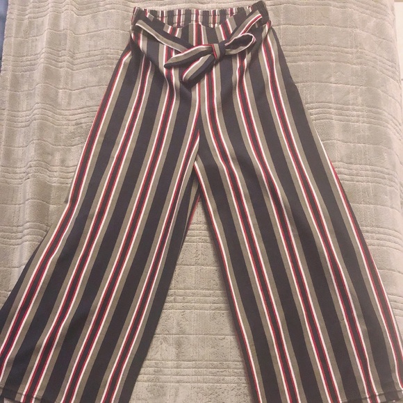Wide Leg Capri Pinstripe Pants - Picture 3 of 3